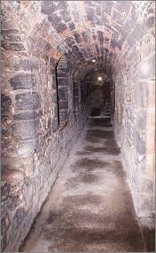 narrow passage to dungeon